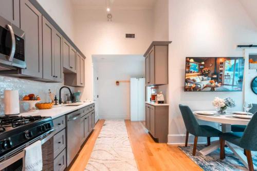 College Hill Apartment | Cozy 2BR Apt with Parking, Steps to Brown and RISD