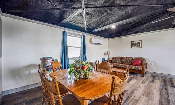 Paluxy Cabin | Cozy 2BR Cabin W/Peaceful Views & Full Kitchen