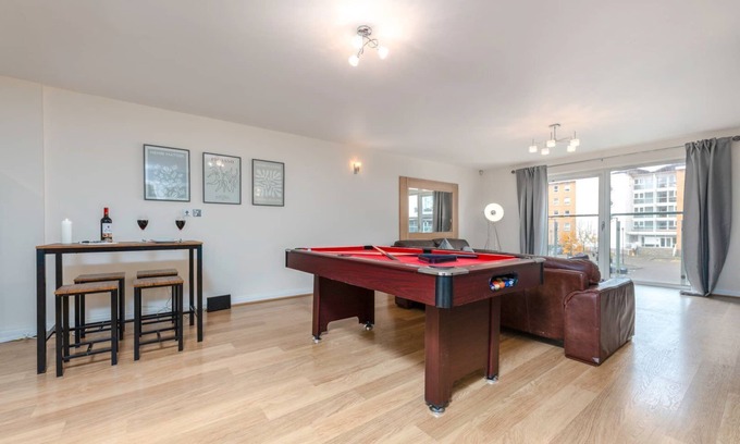 Butetown Apartment | Cozy 2BR Retreat | Prime Cardiff Location