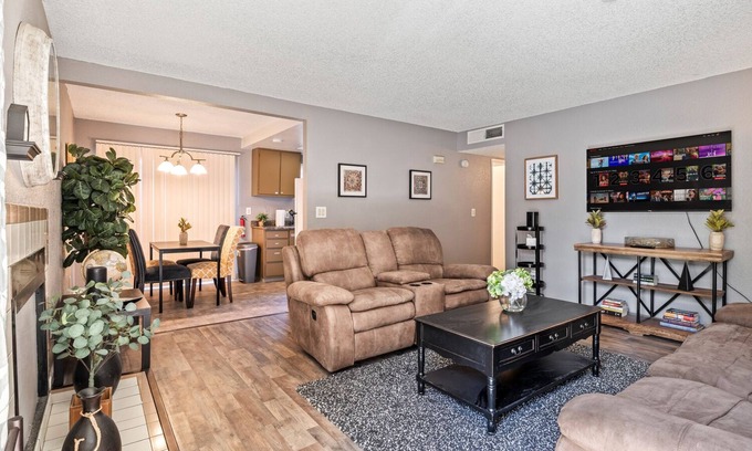 Citrus Heights Apartment | Cozy 2BR Retreat in Citrus Heights w/Parking