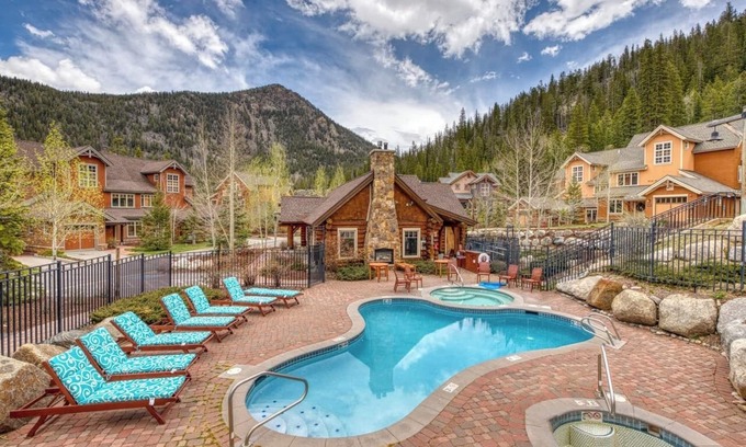Keystone House | Cozy 2BR Settler's in East Keystone by shuttle route w/pool, hot tub & rec room
