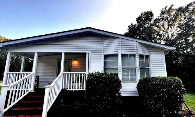 Bowling Green House | Cozy 3 Bed/2 Bath House in Lake Wylie areann