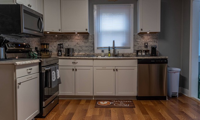 Maiden House | Cozy 3 Bed House w/Free Parking, Netflix & more.