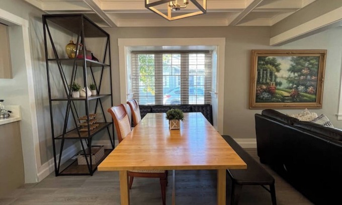 Mid Central House | Cozy 3-Bedroom Bungalow Near Old Town Pasadena