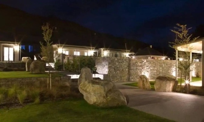 Cardrona Cottage | Cozy 3 Bedroom Cottage with Pool