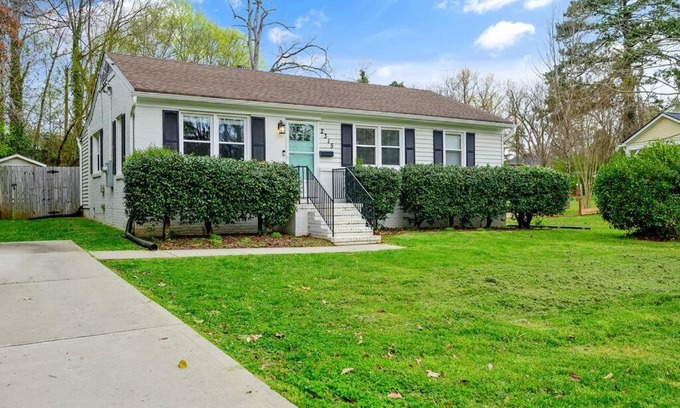 East Raleigh House | Cozy 3 Bedroom Cottage with Huge Fenced-In Yard