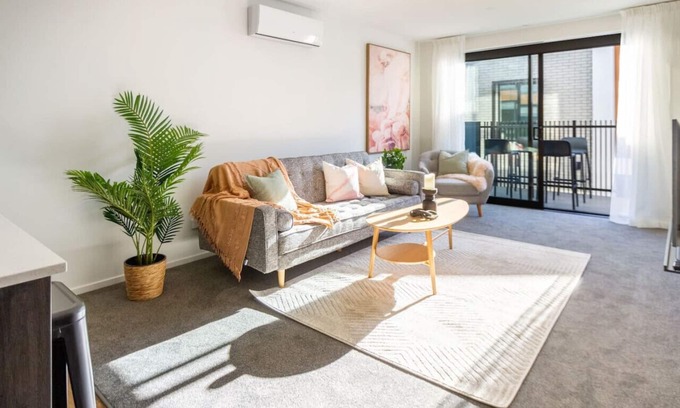 Addington House | Cozy 3-Bedroom near Hagley Park w/Garage