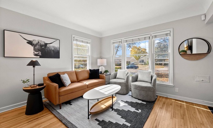 Wolfe Park House | Cozy 3 Bedroom. Family & Pet Friendly.