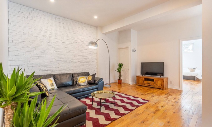 Pointe-Saint-Charles Apartment | Cozy 3 bedrooms app near Metro