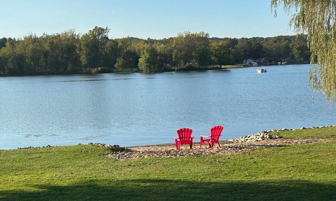 Barry County House | Cozy 3bd/3bth on Thornapple Lake, close to boat launch, shopping, restaurants!