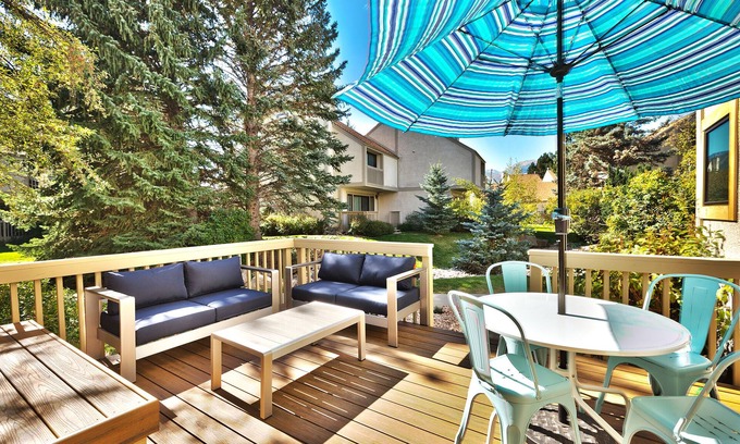Park Meadows House | Cozy 3BR/2.5BA Racquet Club condo in town, on bus route close to all!