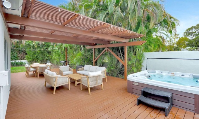 Biscayne Park House | Cozy 3BR Biscayne Park Retreat w/Hot Tub and BBQ