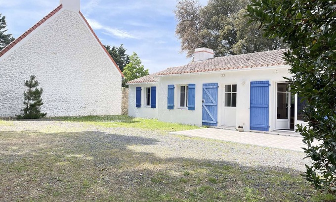 Noirmoutier-en-l'Ile House | Cozy 3BR House 900m from Plage des Dames, BBQ, Terrace, Parking, Pets Allowed
