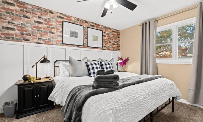 Hazel Park Apartment | Cozy 3BR Home Friendly City of Hazel Park