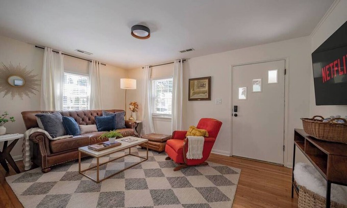 Lynchburg Apartment | Cozy 3BR Home | KING Bed | ONLY 8-Min to LU!