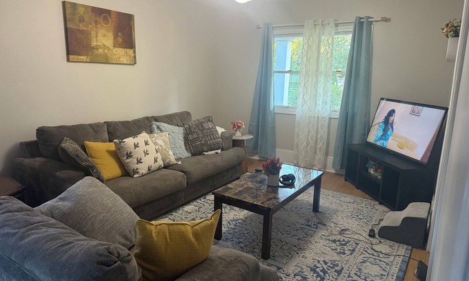 Buffalo House | Cozy 3BR Lower Unit home in South Buffalo Near Downtown
