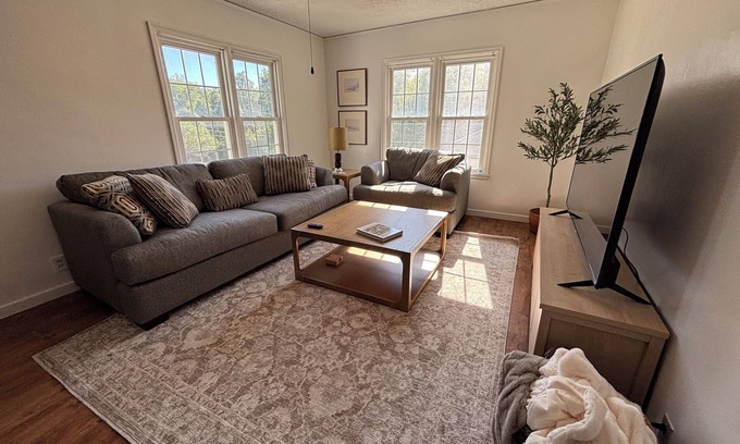 Sioux City House | Cozy 4-bed 2-bath in Sioux City: Perfect for families or co-workers
