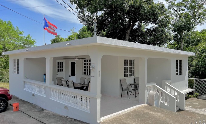 Juana Diaz House | Cozy 4 Bedroom Country Paradise Getaway! Wifi and Self Check In/Out!