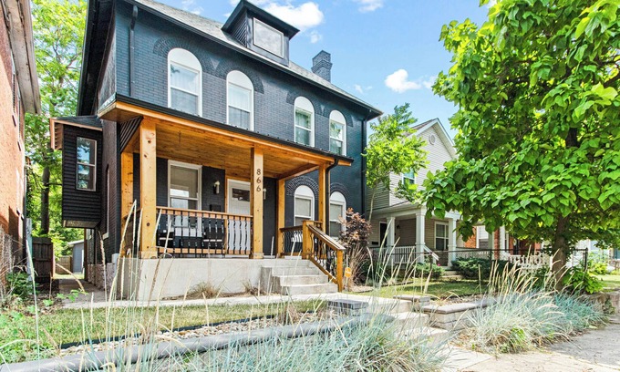 Livingston Park House | Cozy 4-bedroom house in pleasant Columbus with WiFi, AC