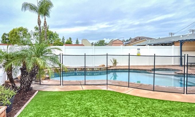 Carlton Hills House | Cozy 4 Bedroom house with Jacuzzi and Pool