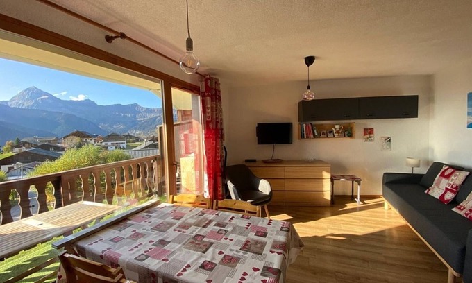 Crest-Voland Apartment | Cozy 4-Person Apartment, 200m from Slopes and Shops, South-West Balcony