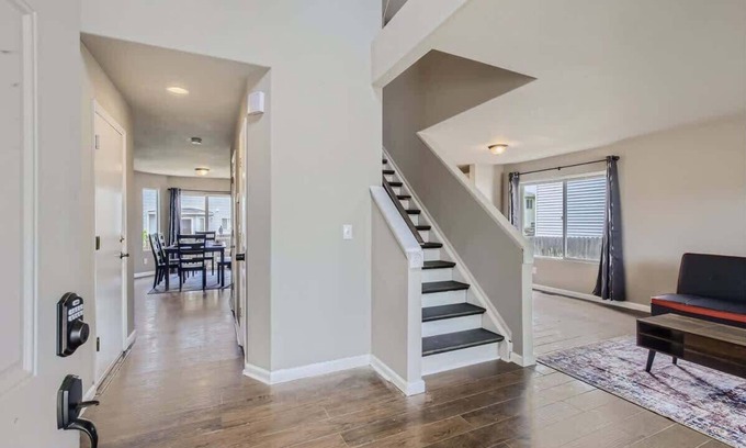 Longmont House | Cozy 6BR! Great for Large groups