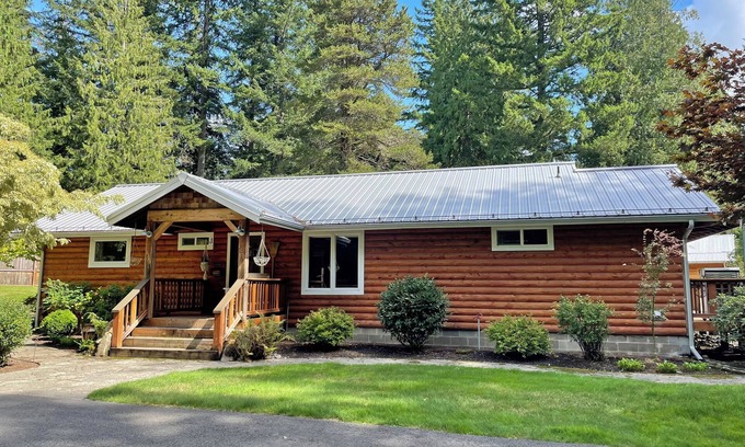 Riverbend House | Cozy Adult Retreat Cabin