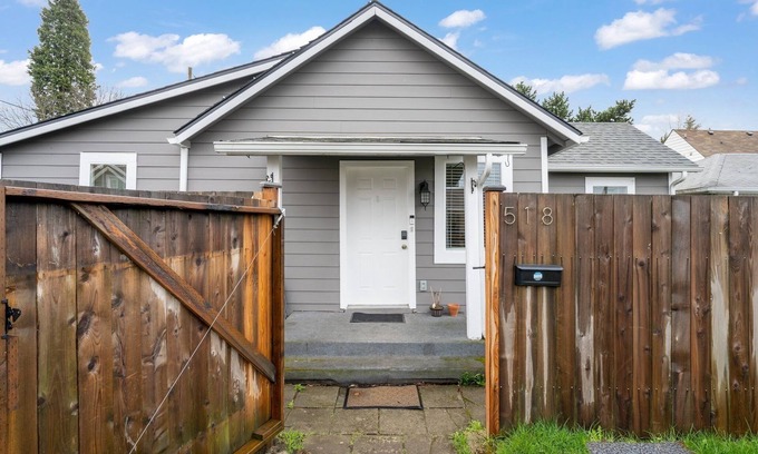 South Tacoma House | Cozy and 3 mins to Tacoma dome.