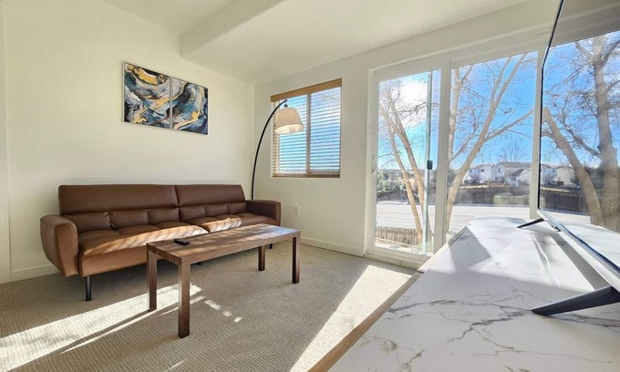 High Point House | Cozy and Bright 2-Bedroom Haven