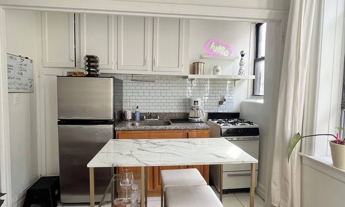 Queens Apartment | Cozy and bright studio– 15 Min to Manhattan