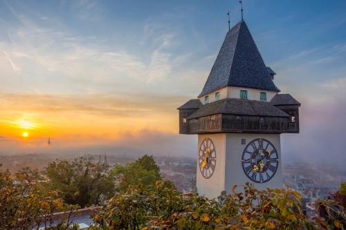 Graz City Centre Apartment | Cozy and Calm - Historic City Center with Free Parking & Elevator by HERO HOMES