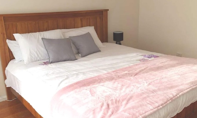 Keysborough House | Cozy and cheerful 4 bedroom house close to shopping and park