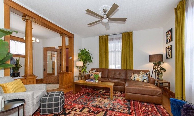 Dahlman House | Cozy and Cheerful 4 bedroom near Zoo, DT, & CWS.
