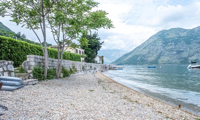 Donji Stoliv Apartment | Cozy and Chic Vacation Flat near Sea in Montenegro