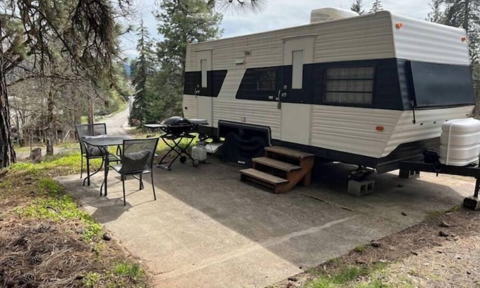 White Salmon House | Cozy and comfortable camper, minutes from downtown White Salmon