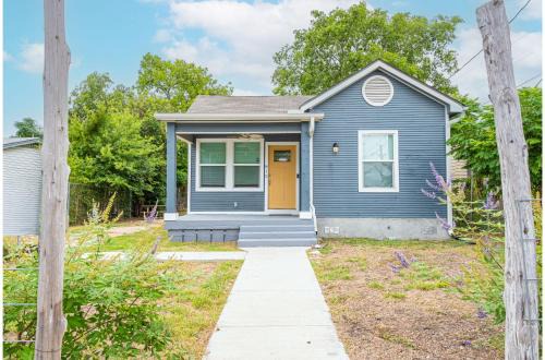 Eastside Promise Neighborhood House | Cozy and Gorgeous 2BR1BA Near Amazing Downtown