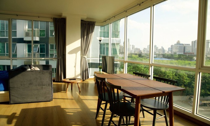 Rama 9 Apartment | Cozy and minimal big studio room with 2 sides of full glass wall