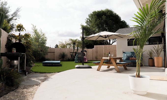 North Valley House | Cozy and open oasis - 12 mins to the beach