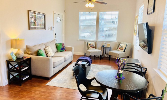 Broadmoor House | Cozy and Quiet Home Uptown Broadmoor Area