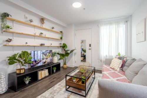 Griffintown Apartment | Cozy and Spacious Condo Downtown