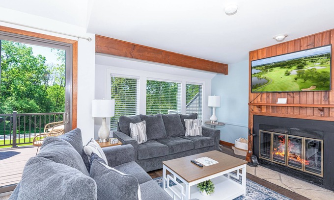 The Galena Territory House | Cozy and Updated Home only 5 minutes to Eagle Ridge and 15 minutes to Downtown