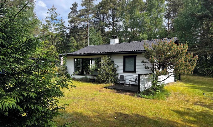Hojby House | Cozy and updated house on large private lot.
