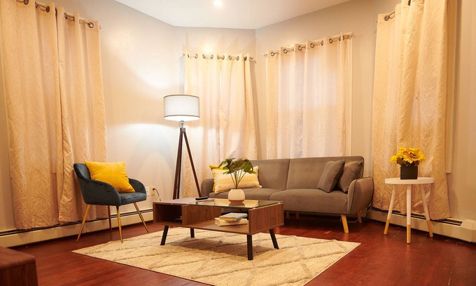 Smith Hill Apartment | Cozy apartment 2nd 10min Walk Downtown | City View