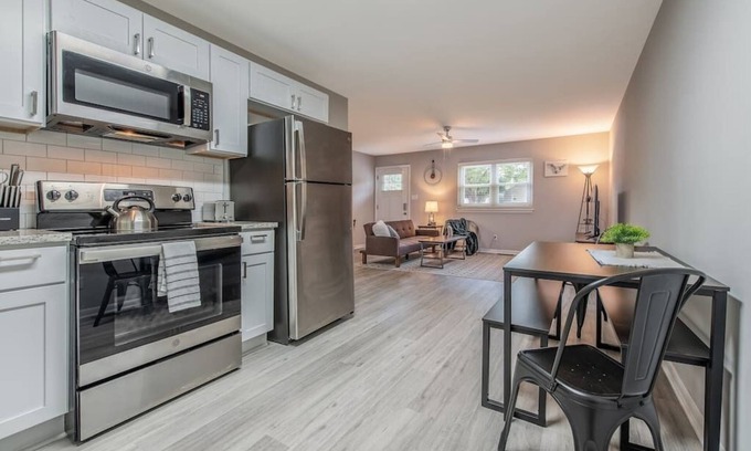 East Raleigh Apartment | Cozy apartment 5 mins from downtown/Fast Wi-Fi