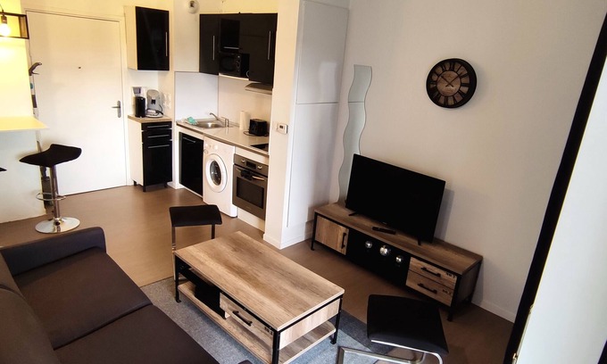 Bezons Apartment | Cozy apartment F1, 12 min from La Défense and Paris/1min from the T2 streetcar