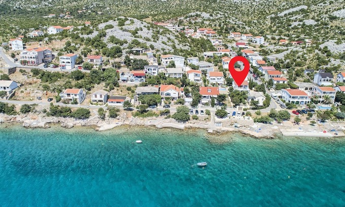 Cesarica Apartment | Cozy apartment in Ribarica with WiFi