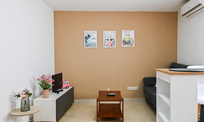 Numancia Apartment | Cozy Apartment in Vallecas MDV1B