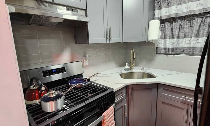 Rochdale House | Cozy apartment located Jamaica ny
