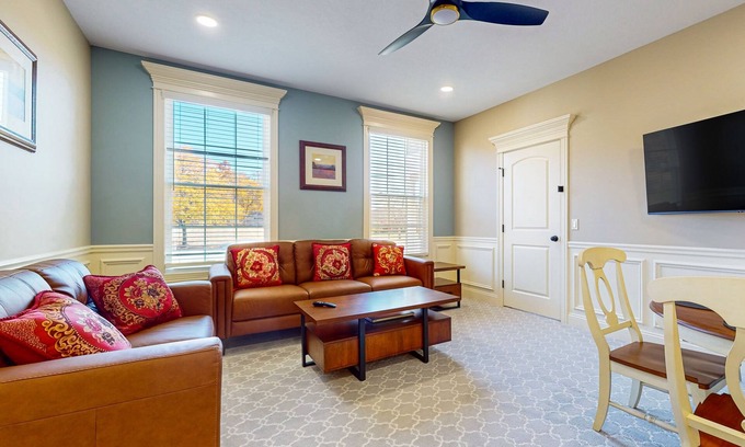 Holyoke Apartment | Cozy apartment near I91 & Holyoke Medical Center + wifi
