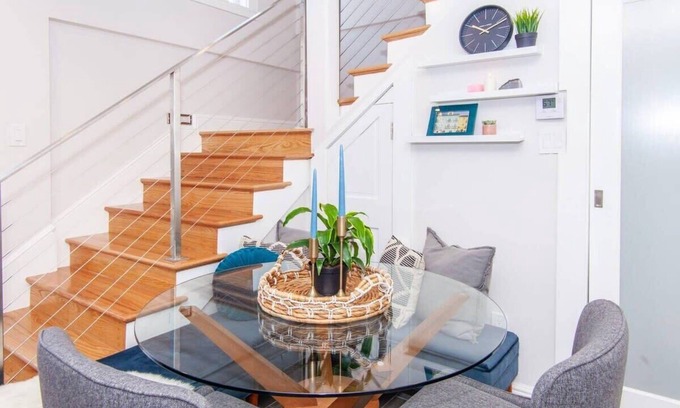 Roxbury House | Cozy Apartment | Near T